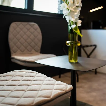 Les Thermes De Spa By La Cour De La Reine Hotel, Suites & Acces Gratuit Au Centre Thermal-2